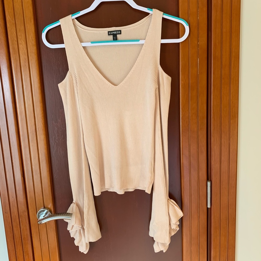 Open shoulder Express sweater with bell sleeves
